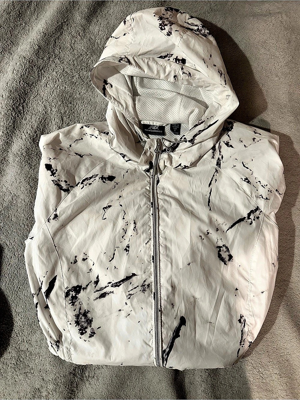 New Balance Marble Print Hooded Windbreaker Jacket in White & Black